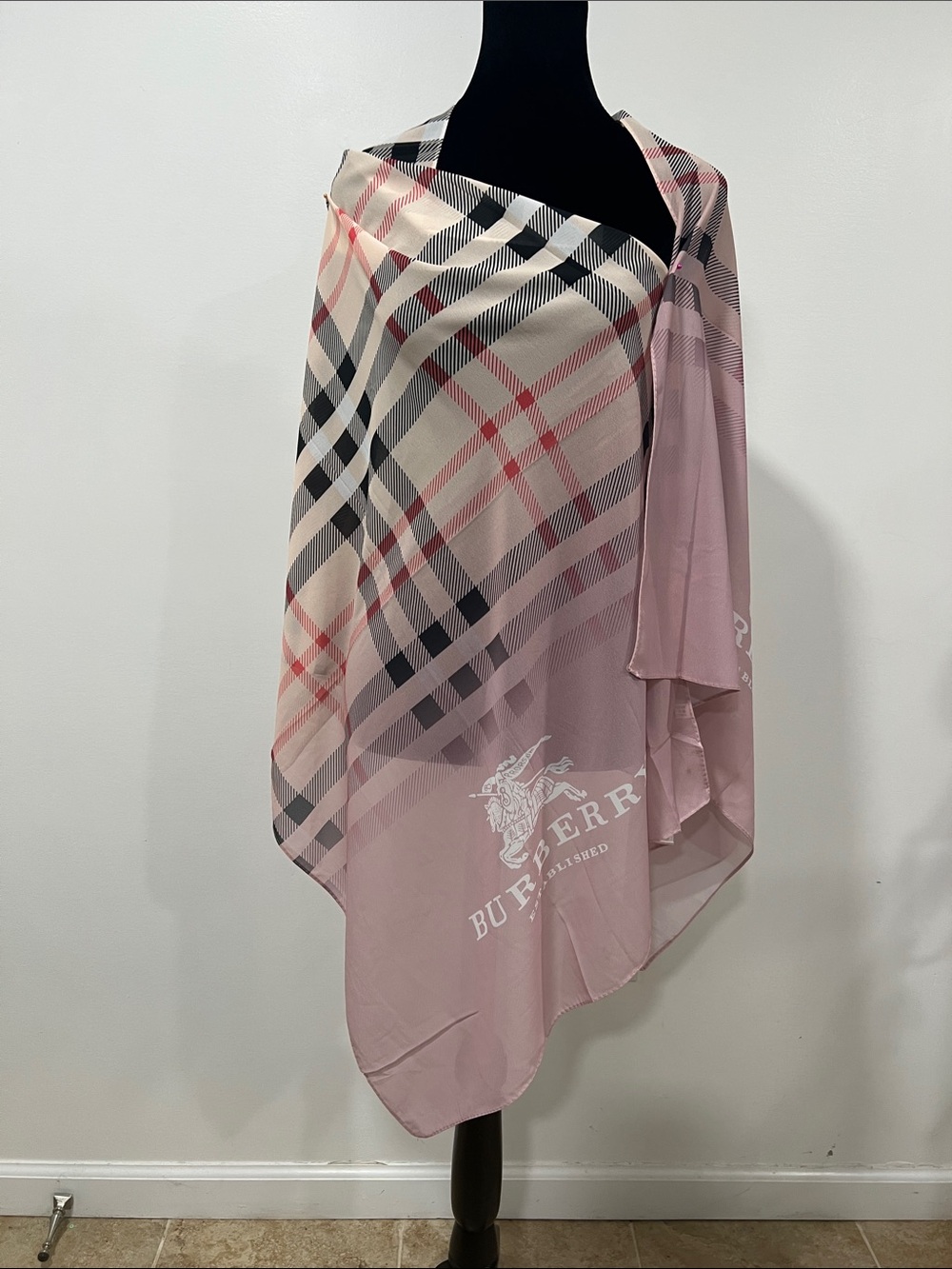 NEW LISTING ❤️(( not authentic))NEW❤️Burberry Chiffon Shawl